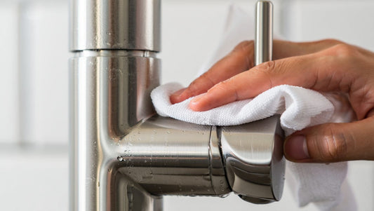 Pulizia delle superfici metalliche: guida pratica per mantenerle brillanti nel tempo