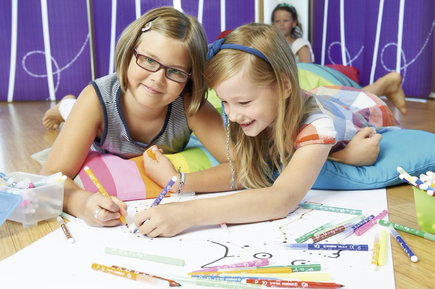 Pennarello a punta fine e fusto triangolare - STABILO Trio A-Z - Astuccio da 18 - Colori assortiti (25572544)